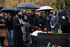 В Москве открыли памятник выдающемуся кардиохирургу Ренату Акчурину